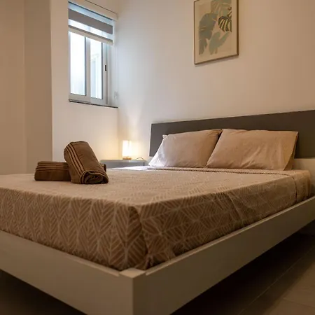 Spacious 3-bed Home, Balcony, Gozo Appartamento Għarb
