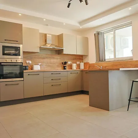 Spacious 3-bed Home, Balcony, Gozo *
